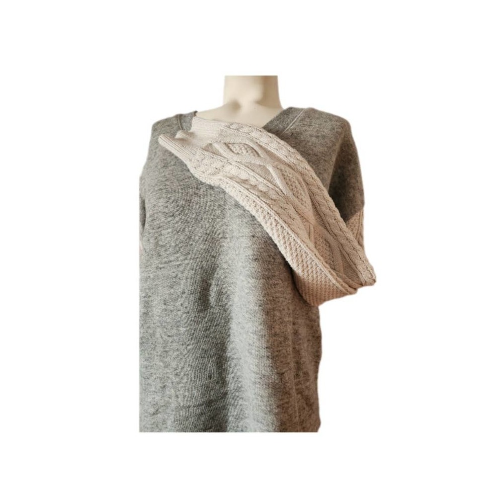 Cabi Gray & White Sweater Size M